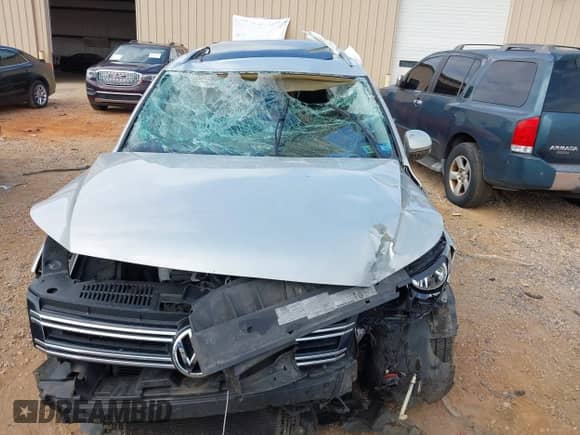 2012 Volkswagen Tiguan S с VIN WVGBV7AX5CW608298, выставлен на аукционе IAAI как лот 42868690 с пробегом 101 816 миль миль и . История ставок и продаж доступна на DreamBid. Изображение 13.