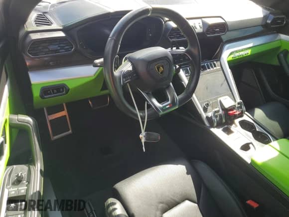 2021 Lamborghini Urus с VIN ZPBUA1ZL6MLA14421, выставлен на аукционе Copart как лот 74109914 с пробегом Не указан миль и На запчасти • Non repairable. История ставок и продаж доступна на DreamBid. Изображение 8.