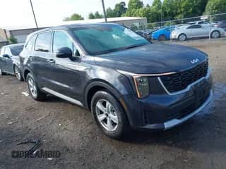 2025 Kia Sorento LX with VIN 5XYRG4JC7SG388991, listed as a IAAI auction lot 42677313 with 7,983 mi miles and . Bid and sale history available at DreamBid. Image 1.