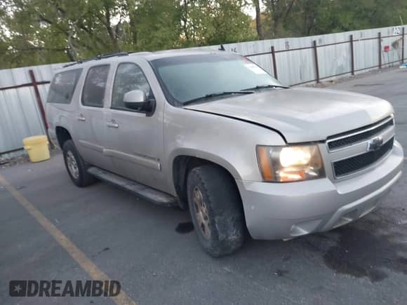 2007 Chevrolet Suburban LT z VIN 1GNFK16387J309545, wystawiony jako IAAI lot #43408763 z przebiegiem 221 834 mil mil oraz . Historia ofert i sprzedaży dostępna na DreamBid. Obrazek 1.