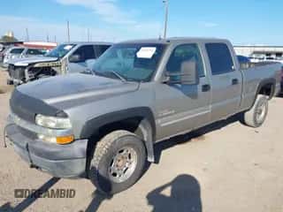 2002 Chevrolet Silverado 2500HD LS z VIN 1GCHK23182F194743, wystawiony jako IAAI lot #43521794 z przebiegiem 284 628 mil mil oraz . Historia ofert i sprzedaży dostępna na DreamBid. Obrazek 2.
