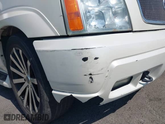 2004 Cadillac Escalade with VIN 1GYEC63T74R310907, listed as a IAAI auction lot 42747095 with 165,755 mi miles and . Bid and sale history available at DreamBid. Image 18.