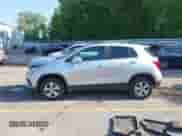 2017 Chevrolet Trax LT z VIN KL7CJPSB3HB136914, wystawiony jako IAAI lot #42380466 z przebiegiem 126 303 mil mil oraz . Historia ofert i sprzedaży dostępna na DreamBid. Obrazek 14.