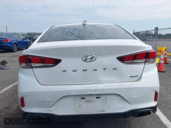 2018 Hyundai Sonata SEL with VIN 5NPE34AF7JH716096, listed as a IAAI auction lot 43288103 with 71,090 mi miles and . Bid and sale history available at DreamBid. Image 16.