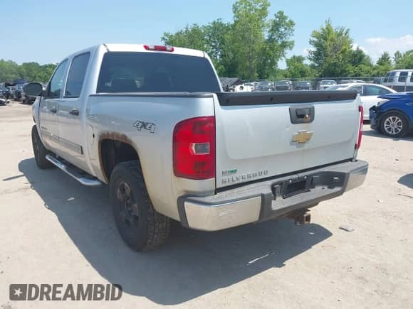 2011 Chevrolet Silverado 1500 LS z VIN 3GCPKREA4BG185697, wystawiony jako IAAI lot #42618742 z przebiegiem 189 082 mil mil oraz . Historia ofert i sprzedaży dostępna na DreamBid. Obrazek 3.
