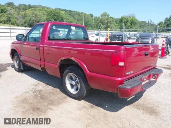 1999 Chevrolet S-10 with VIN 1GCCS1440XK195610, listed as a IAAI auction lot 42920243 with 187,944 mi miles and . Bid and sale history available at DreamBid. Image 3.