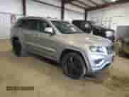 2015 Jeep Grand Cherokee Altitude z VIN 1C4RJFAG2FC157698, wystawiony jako Copart lot #70369305 z przebiegiem 142 461 mil mil oraz Szkoda całkowita • Salvage title. Historia ofert i sprzedaży dostępna na DreamBid. Obrazek 4.
