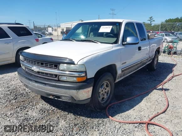 1999 Chevrolet Silverado 1500 LS z VIN 1GCEK19T8XE187729, wystawiony jako IAAI lot #43120618 z przebiegiem 308 974 mil mil oraz . Historia ofert i sprzedaży dostępna na DreamBid. Obrazek 2.