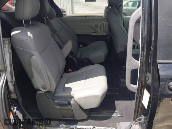 2024 Toyota Sienna XLE z VIN 5TDYRKEC1RS220734, wystawiony jako IAAI lot #42736564 z przebiegiem 10 109 mil mil oraz . Historia ofert i sprzedaży dostępna na DreamBid. Obrazek 8.