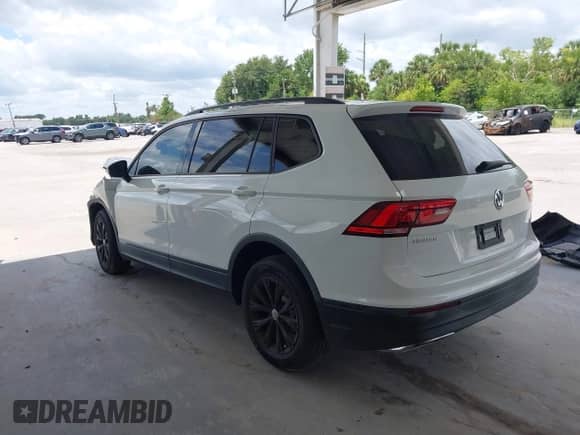 2019 Volkswagen Tiguan S с VIN 3VV1B7AXXKM050067, выставлен на аукционе IAAI как лот 42645660 с пробегом 37 131 миль миль и . История ставок и продаж доступна на DreamBid. Изображение 3.