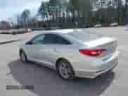 2017 Hyundai Sonata SE с VIN 5NPE24AF9HH501574, выставлен на аукционе IAAI как лот 41771130 с пробегом 86 101 миль миль и . История ставок и продаж доступна на DreamBid. Изображение 3.