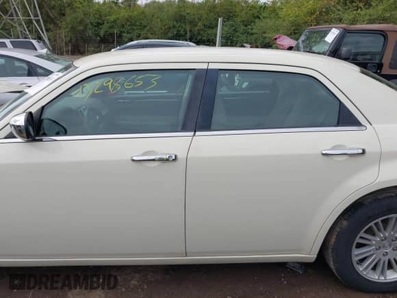 2010 Chrysler 300 Touring с VIN 2C3CA4CD2AH150130, выставлен на аукционе IAAI как лот 43298653 с пробегом 72 444 миль миль и . История ставок и продаж доступна на DreamBid. Изображение 15.