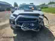 2020 Toyota Tacoma SR5 z VIN 3TMCZ5AN3LM365185, wystawiony jako Copart lot #65887715 z przebiegiem 123 533 mil mil oraz Szkoda całkowita • Salvage title. Historia ofert i sprzedaży dostępna na DreamBid. Obrazek 5.