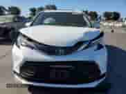 2024 Toyota Sienna LE z VIN 5TDBRKEC0RS217006, wystawiony jako Copart lot #68946935 z przebiegiem 35 865 mil mil oraz Szkoda całkowita • Salvage title. Historia ofert i sprzedaży dostępna na DreamBid. Obrazek 5.