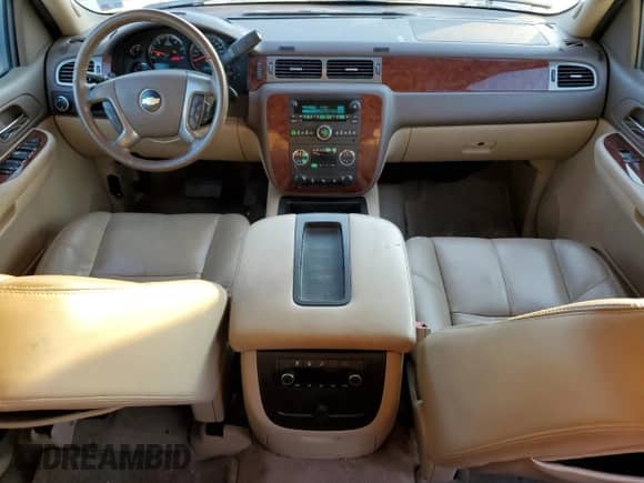 2009 Chevrolet Suburban 1LT z VIN 1GNFC26J09R147755, wystawiony jako Copart lot #72418304 z przebiegiem 239 660 mil mil oraz Szkoda całkowita • Salvage title. Historia ofert i sprzedaży dostępna na DreamBid. Obrazek 8.