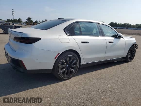 2024 BMW 7 Series 760i xDrive с VIN WBA33EJ05RCR10400, выставлен на аукционе Copart как лот 65119055 с пробегом 25 437 миль миль и Списание • Salvage title. История ставок и продаж доступна на DreamBid. Изображение 3.