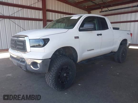 2011 Toyota Tundra с VIN 5TFUY5F10BX160574, выставлен на аукционе IAAI как лот 43081166 с пробегом 164 683 миль миль и . История ставок и продаж доступна на DreamBid. Изображение 17.