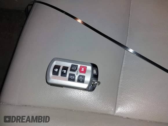 2017 Toyota Sienna XLE with VIN 5TDDZ3DC1HS156781, listed as a IAAI auction lot 41457089 with 189,921 mi miles and . Bid and sale history available at DreamBid. Image 11.