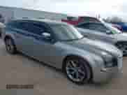 2006 Dodge Magnum z VIN 2D4FV47V46H349397, wystawiony jako IAAI lot #42142315 z przebiegiem 115 559 mil mil oraz . Historia ofert i sprzedaży dostępna na DreamBid. Obrazek 1.