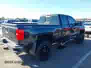 2017 Chevrolet Silverado 2500HD LT z VIN 1GC2KVEG5HZ180122, wystawiony jako IAAI lot #43302524 z przebiegiem 113 073 mil mil oraz . Historia ofert i sprzedaży dostępna na DreamBid. Obrazek 6.