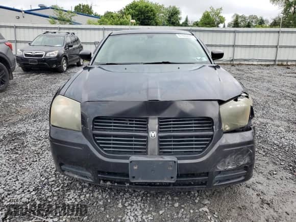 2005 Dodge Magnum SXT with VIN 2D4GZ48V85H576310, listed as a Copart auction lot 61059975 with 175,541 mi miles and Salvage title. Bid and sale history available at DreamBid. Image 5.