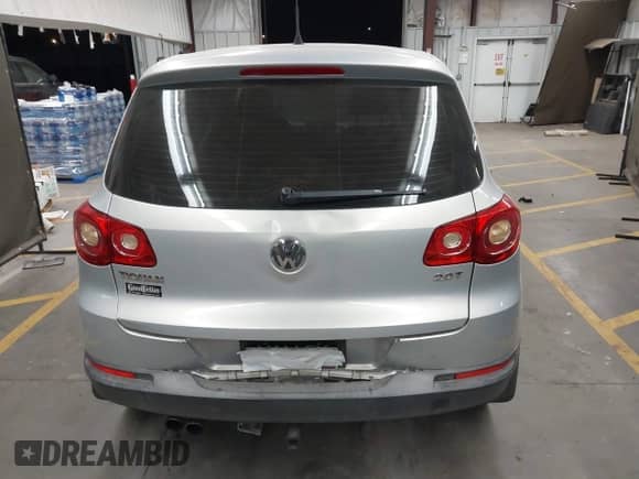 2011 Volkswagen Tiguan S с VIN WVGAV7AX3BW527164, выставлен на аукционе IAAI как лот 43122004 с пробегом 184 193 миль миль и . История ставок и продаж доступна на DreamBid. Изображение 16.