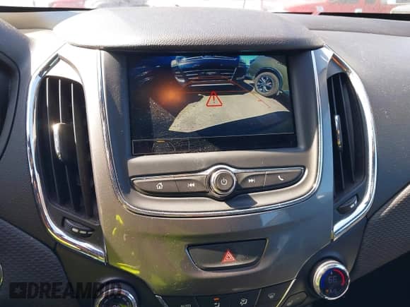 2019 Chevrolet Cruze LT z VIN 3G1BE6SM0KS529689, wystawiony jako IAAI lot #42519148 z przebiegiem 93 574 mil mil oraz . Historia ofert i sprzedaży dostępna na DreamBid. Obrazek 17.