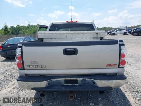 2005 GMC Sierra 1500 SLE with VIN 2GTEK13TX51269548, listed as a IAAI auction lot 42592979 with 425,927 mi miles and . Bid and sale history available at DreamBid. Image 16.