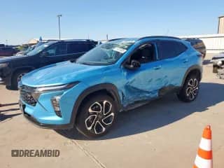 2025 Chevrolet Trax 2RS с VIN KL77LJEP0SC038621, выставлен на аукционе Copart как лот 71327035 с пробегом 70 319 миль миль и Списание • Salvage title. История ставок и продаж доступна на DreamBid. Изображение 1.