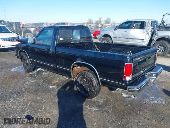 1989 Chevrolet S-10 z VIN 1GCCS14ZXK8160882, wystawiony jako IAAI lot #41387239 z przebiegiem 348 971 mil mil oraz . Historia ofert i sprzedaży dostępna na DreamBid. Obrazek 3.