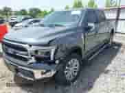 2024 Ford F-150 Lariat z VIN 1FTFW5L57RFB58262, wystawiony jako IAAI lot #42255702 z przebiegiem 4 763 mil mil oraz . Historia ofert i sprzedaży dostępna na DreamBid. Obrazek 2.