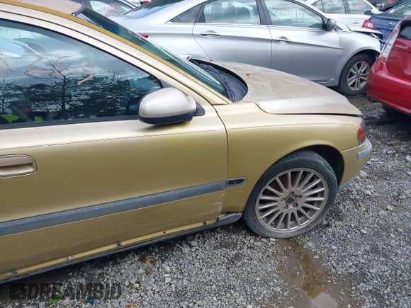 2001 Volvo S60 с VIN YV1RS58D712019070, выставлен на аукционе IAAI как лот 41235253 с пробегом 174 583 миль миль и . История ставок и продаж доступна на DreamBid. Изображение 17.