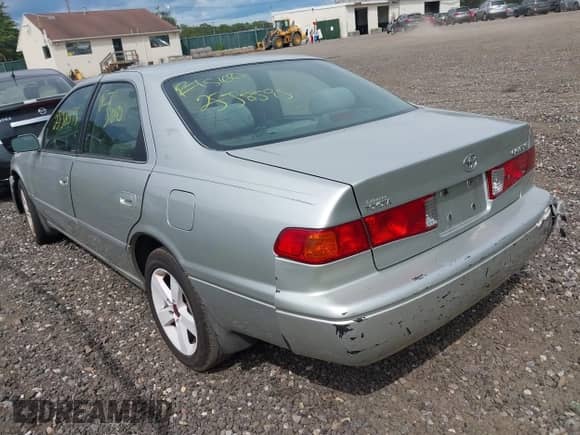 2000 Toyota Camry LE z VIN JT2BG22K2Y0467133, wystawiony jako IAAI lot #43108107 z przebiegiem Nie podano mil oraz . Historia ofert i sprzedaży dostępna na DreamBid. Obrazek 3.