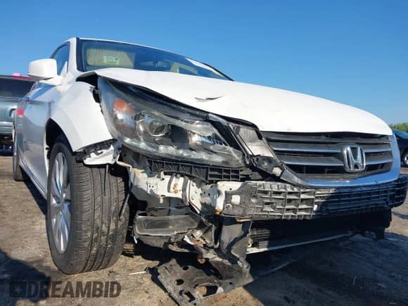 2015 Honda Accord EX-L z VIN 1HGCR3F82FA028095, wystawiony jako IAAI lot #43136132 z przebiegiem 91 415 mil mil oraz . Historia ofert i sprzedaży dostępna na DreamBid. Obrazek 6.