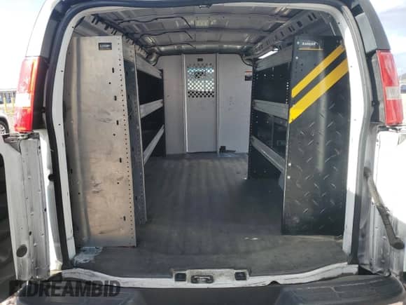2022 Chevrolet Express Cargo с VIN 1GCWGAFP2N1291652, выставлен на аукционе Copart как лот 63129415 с пробегом 51 110 миль миль и Списание • Salvage title. История ставок и продаж доступна на DreamBid. Изображение 10.