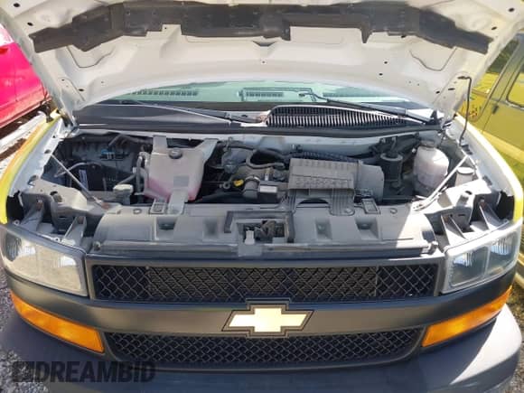 2020 Chevrolet Express Cargo z VIN 1GCZGGFG7L1244808, wystawiony jako IAAI lot #39556029 z przebiegiem 49 257 mil mil oraz . Historia ofert i sprzedaży dostępna na DreamBid. Obrazek 10.
