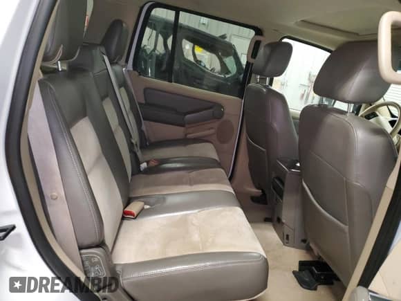 2006 Ford Explorer Eddie Bauer с VIN 1FMEU748X6ZA02003, выставлен на аукционе Copart как лот 70548985 с пробегом 161 066 миль миль и Чистый • Clean title. История ставок и продаж доступна на DreamBid. Изображение 11.