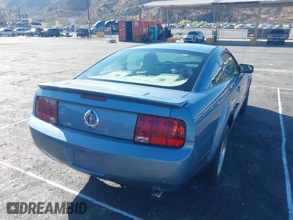 2007 Ford Mustang Deluxe с VIN 1ZVFT80N075289029, выставлен на аукционе IAAI как лот 43347766 с пробегом 97 769 миль миль и . История ставок и продаж доступна на DreamBid. Изображение 4.