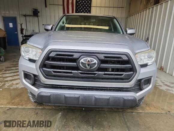 2018 Toyota Tacoma SR z VIN 5TFAX5GN7JX118697, wystawiony jako Copart lot #67840425 z przebiegiem 89 753 mil mil oraz Szkoda całkowita • Salvage title. Historia ofert i sprzedaży dostępna na DreamBid. Obrazek 5.