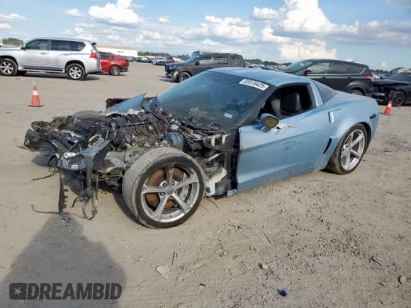 2012 Chevrolet Corvette Z16 Grand Sport 2LT z VIN 1G1YV2DW0C5102946, wystawiony jako Copart lot #85516425 z przebiegiem Nie podano mil oraz Szkoda całkowita • Salvage title. Historia ofert i sprzedaży dostępna na DreamBid. Obrazek 1.