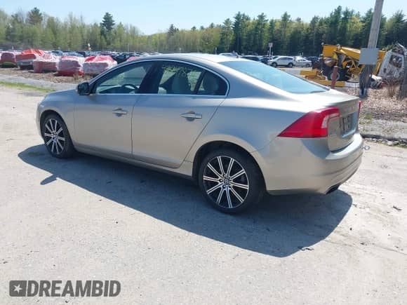 2015 Volvo S60 T5 Drive-E Premier with VIN YV126MFB8F2302747, listed as a IAAI auction lot 42247878 with 95,591 mi miles and . Bid and sale history available at DreamBid. Image 3.