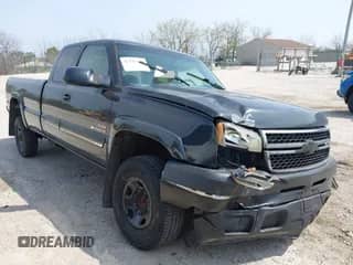 2005 Chevrolet Silverado 2500HD LS с VIN 1GCHC29285E278150, выставлен на аукционе IAAI как лот 42139438 с пробегом 238 640 миль миль и . История ставок и продаж доступна на DreamBid. Изображение 1.