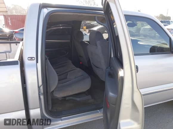 2005 GMC Sierra 1500 SLE z VIN 2GTEC13T451170723, wystawiony jako IAAI lot #43116884 z przebiegiem 222 286 mil mil oraz . Historia ofert i sprzedaży dostępna na DreamBid. Obrazek 8.