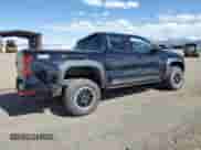 2025 Toyota Tacoma SR z VIN 3TMLB5JN6SM091306, wystawiony jako Copart lot #57150925 z przebiegiem 3 131 mil mil oraz Szkoda całkowita • Salvage title. Historia ofert i sprzedaży dostępna na DreamBid. Obrazek 3.