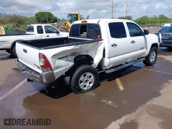 2014 Toyota Tacoma PreRunner z VIN 5TFJX4GN4EX032845, wystawiony jako IAAI lot #41915723 z przebiegiem 163 978 mil mil oraz . Historia ofert i sprzedaży dostępna na DreamBid. Obrazek 4.