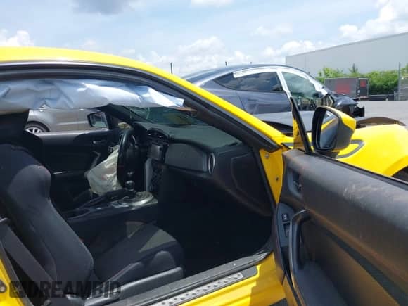 2015 Scion FR-S z VIN JF1ZNAA10F8706911, wystawiony jako IAAI lot #42506468 z przebiegiem 97 016 mil mil oraz . Historia ofert i sprzedaży dostępna na DreamBid. Obrazek 5.