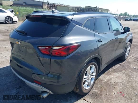 2021 Chevrolet Blazer LT z VIN 3GNKBCRS5MS521987, wystawiony jako IAAI lot #42563924 z przebiegiem 64 938 mil mil oraz . Historia ofert i sprzedaży dostępna na DreamBid. Obrazek 4.