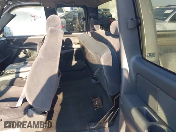 2001 Chevrolet Silverado 1500 LS с VIN 2GCEC19V711222395, выставлен на аукционе IAAI как лот 43544853 с пробегом 90 798 миль миль и . История ставок и продаж доступна на DreamBid. Изображение 8.