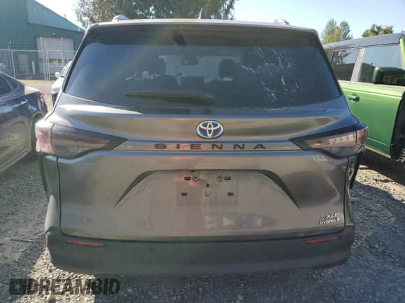 2023 Toyota Sienna XLE z VIN 5TDYRKEC0PS155288, wystawiony jako Copart lot #72091175 z przebiegiem 81 737 mil mil oraz Czysty tytuł • Clean title. Historia ofert i sprzedaży dostępna na DreamBid. Obrazek 6.