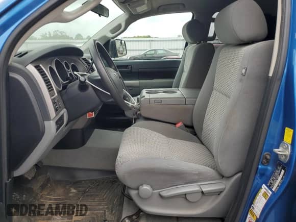 2010 Toyota Tundra z VIN 5TFUM5F15AX010860, wystawiony jako Copart lot #80962525 z przebiegiem 285 277 mil mil oraz Czysty tytuł • Clean title. Historia ofert i sprzedaży dostępna na DreamBid. Obrazek 7.